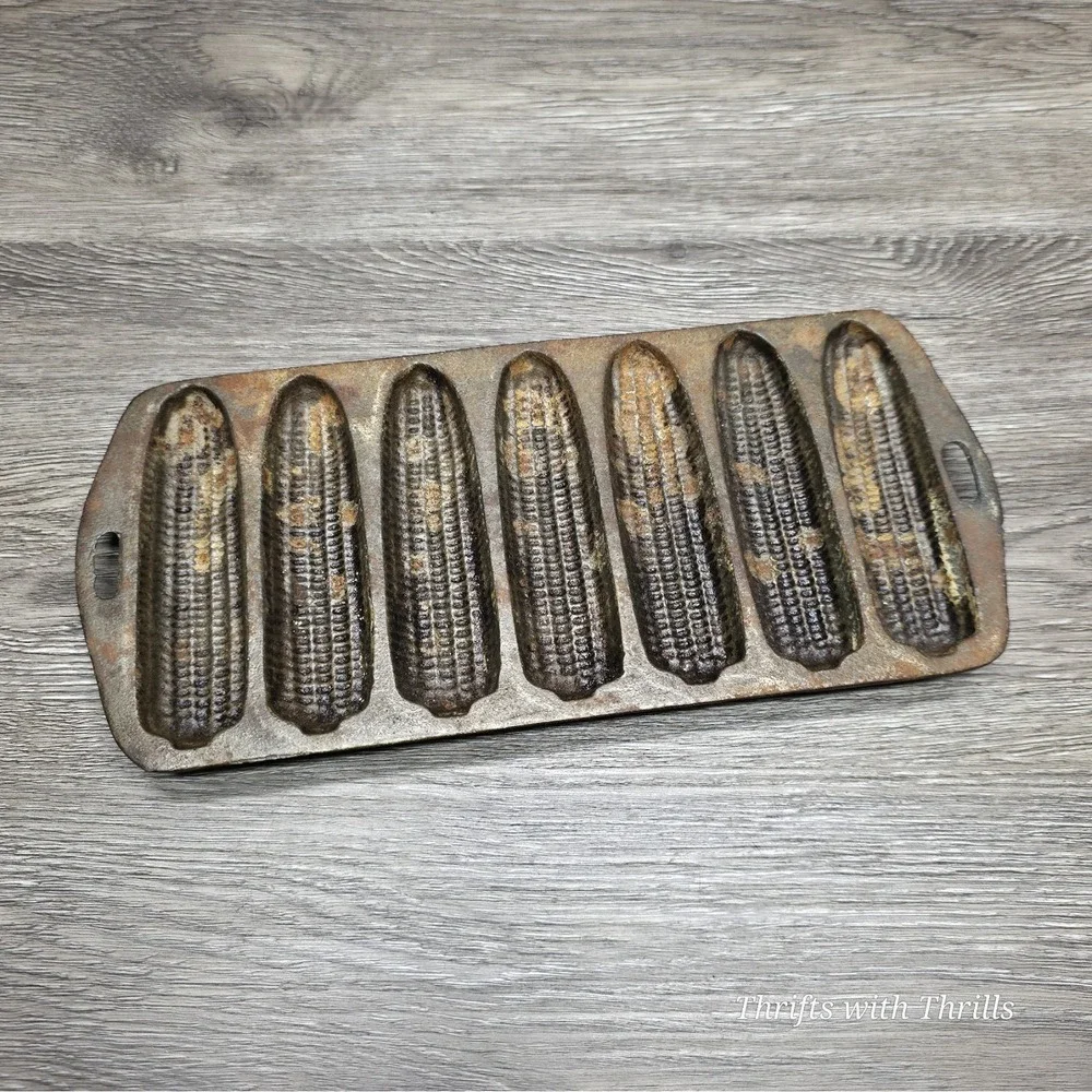 Vintage Cast Iron Cornbread Pan - 7 Ear Corn Stick‎ Pan - 12